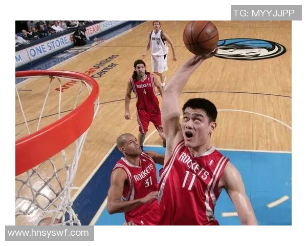 姚明挑战极限蒙眼扣篮展现篮球艺术与个人魅力的完美结合