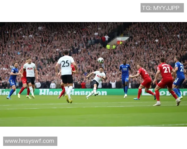 足球明星同框精彩瞬间壁纸分享让你随时感受足球魅力与激情 足球明星同框精彩瞬间壁纸分享让你随时感受足球魅力与激情