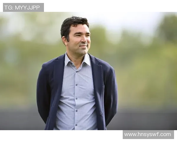 足球明星的辉煌瞬间与传奇故事全景回顾 足球明星的辉煌瞬间与传奇故事全景回顾